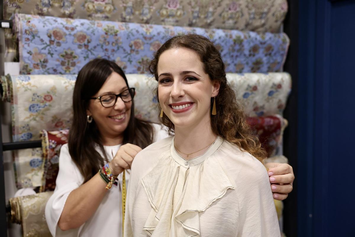 Toma de medidas para el traje más importante de sus vidas falleras Toma de medidas para el traje más importante de sus vidas falleras