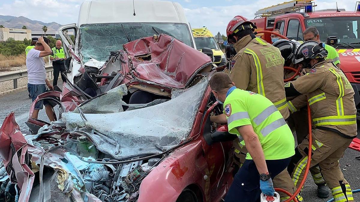 Servicios de emergencias atienden a la mujer herida grave