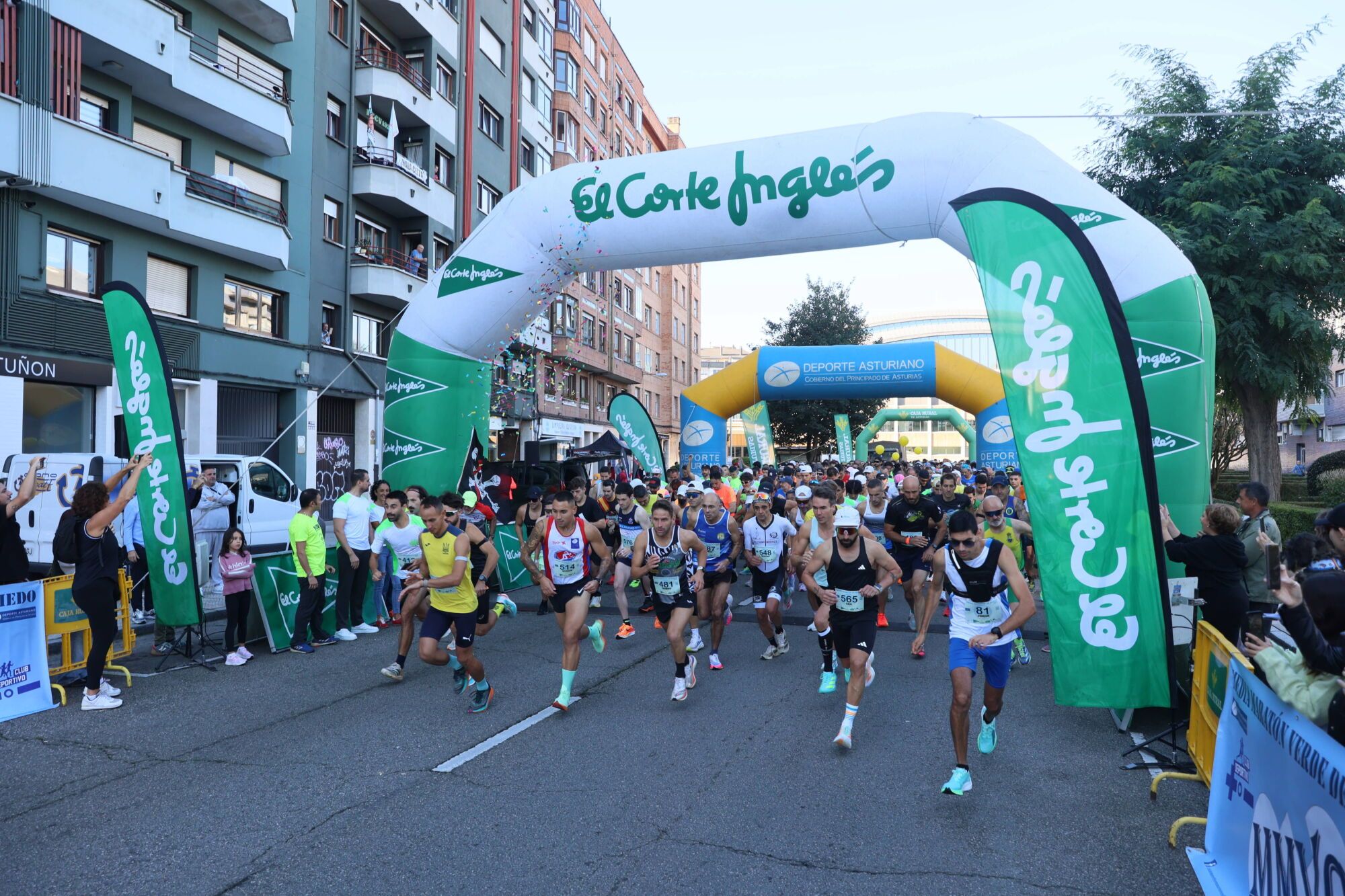 Marco García y Lola Pérez reinan en una media maratón “de récord” en Oviedo