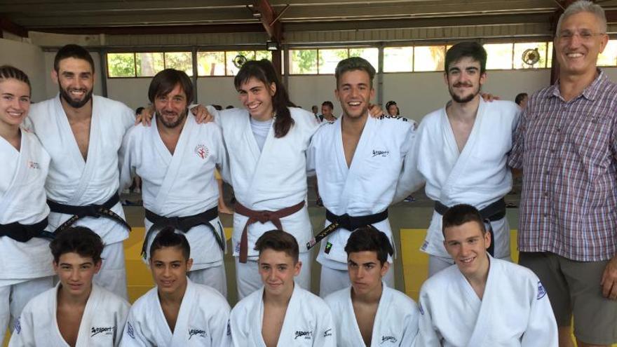 Grup de judokes bagencs, participants als examens de pas de grau