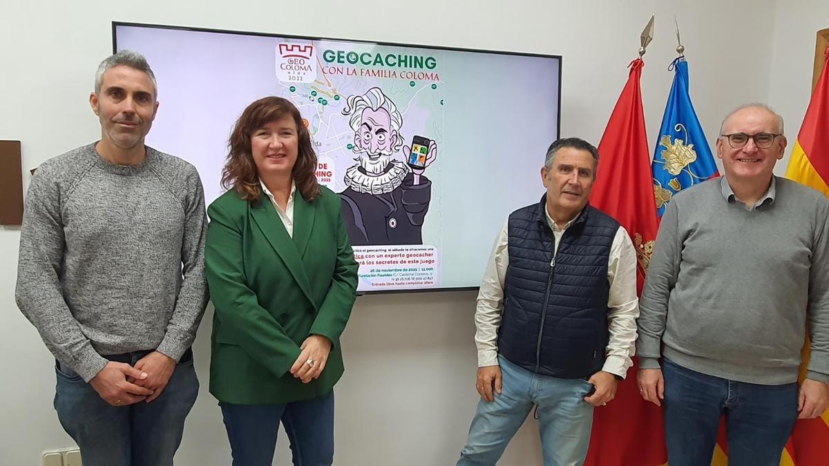 La presentación de la actividad de geocaching relacionada con el Año Coloma de Elda.