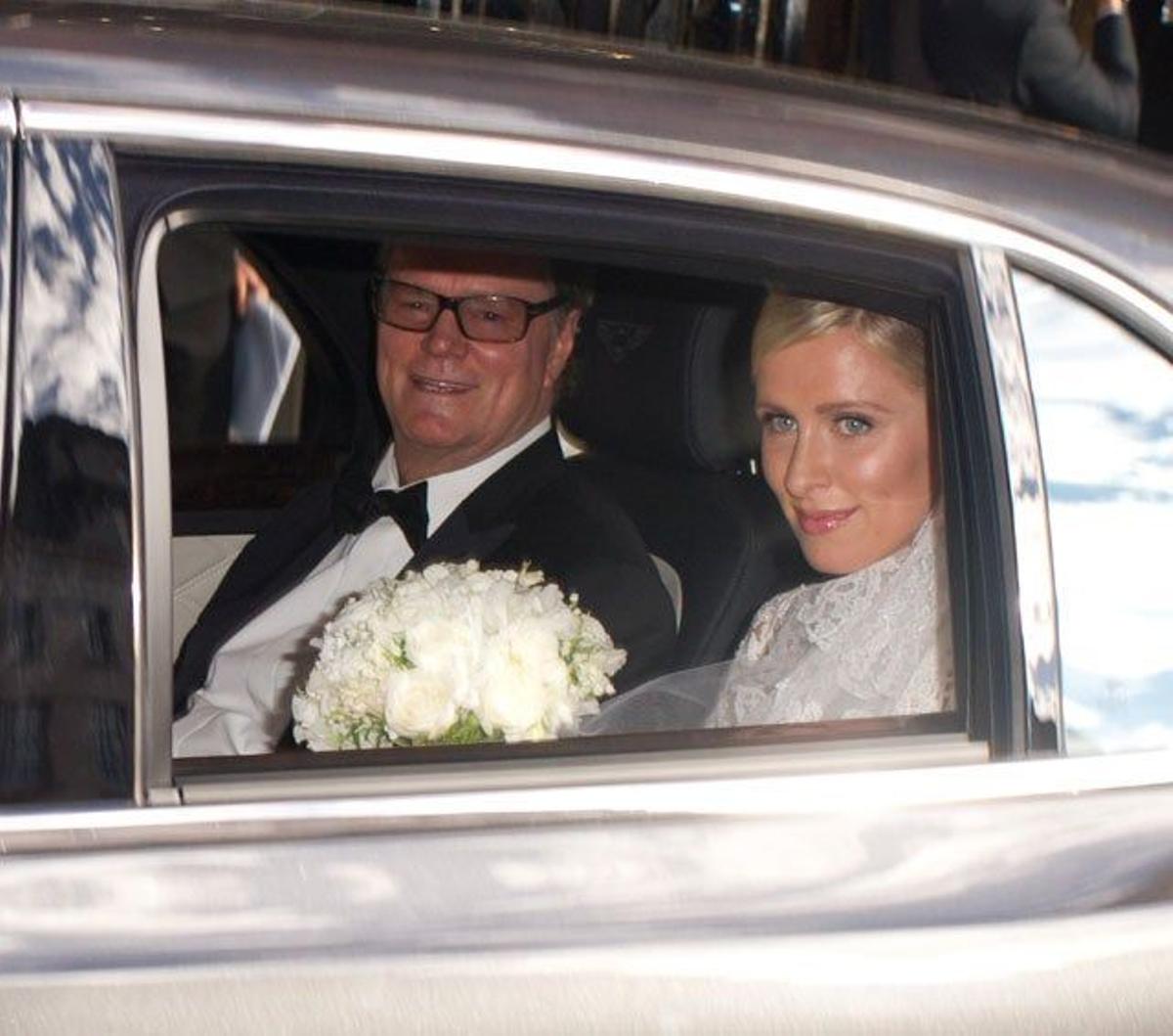 Nicky Hilton y su padre en el interior del Bentley que les llevaría The Orangery