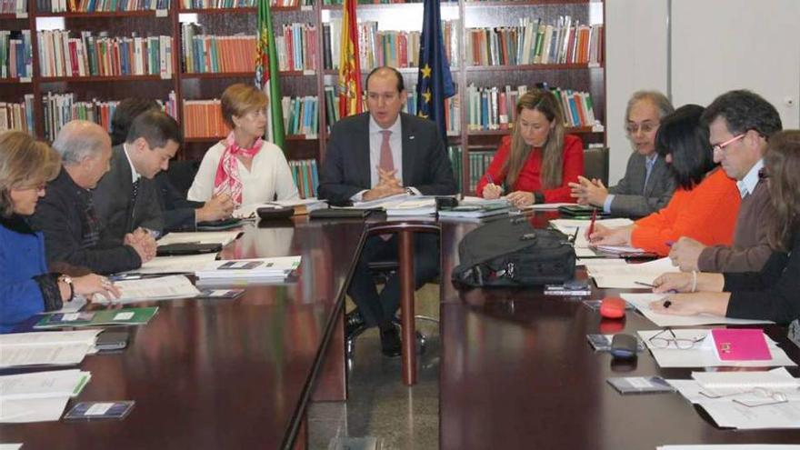 Imex, Defensor del Usuario y Sepad se incorporan al Consejo de Salud de Extremadura