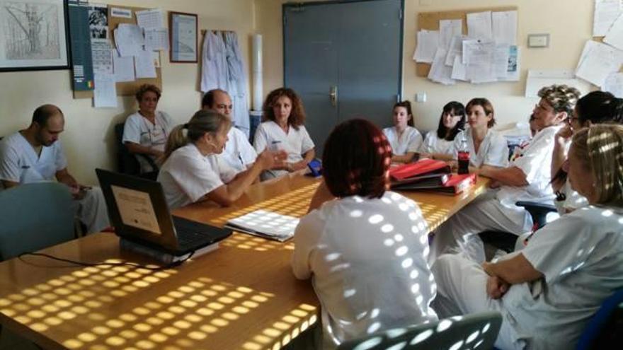 La sala de sesiones de Medicina Interna ha acogido esta semana la primera mañana «MIN».