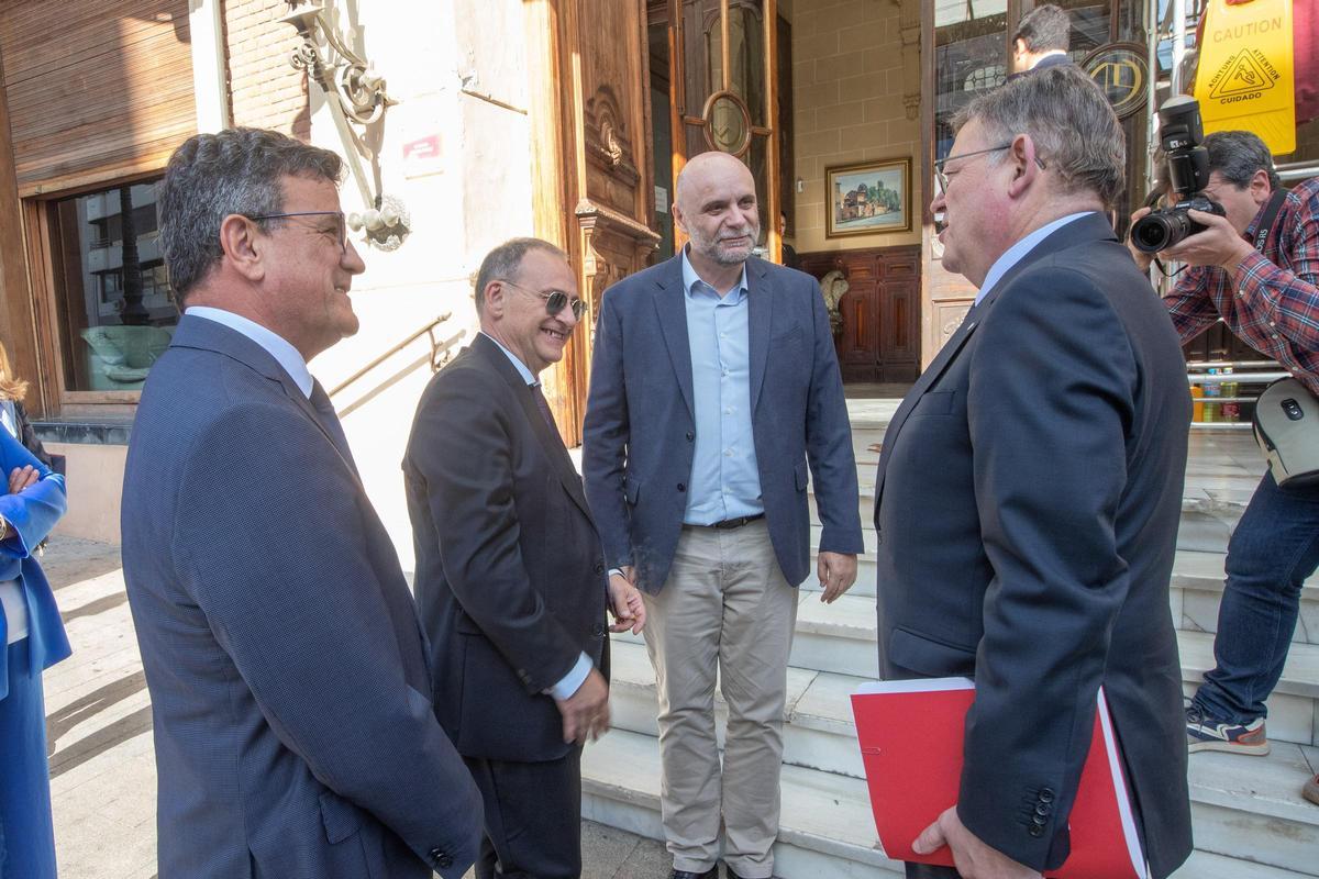 Puig anuncia la rebaja adicional de 10 céntimos en el precio del agua desalada para riego que la deja en 0,22 € por metro cúbico Puig anuncia la rebaja adicional de 10 céntimos en el precio del agua desalada para riego que la deja en 0,22 € por metro cúbico