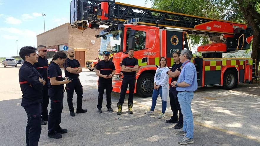 Más de 80 bomberos visitan el hospital de Xàtiva para mejorar la respuesta ante emergencias
