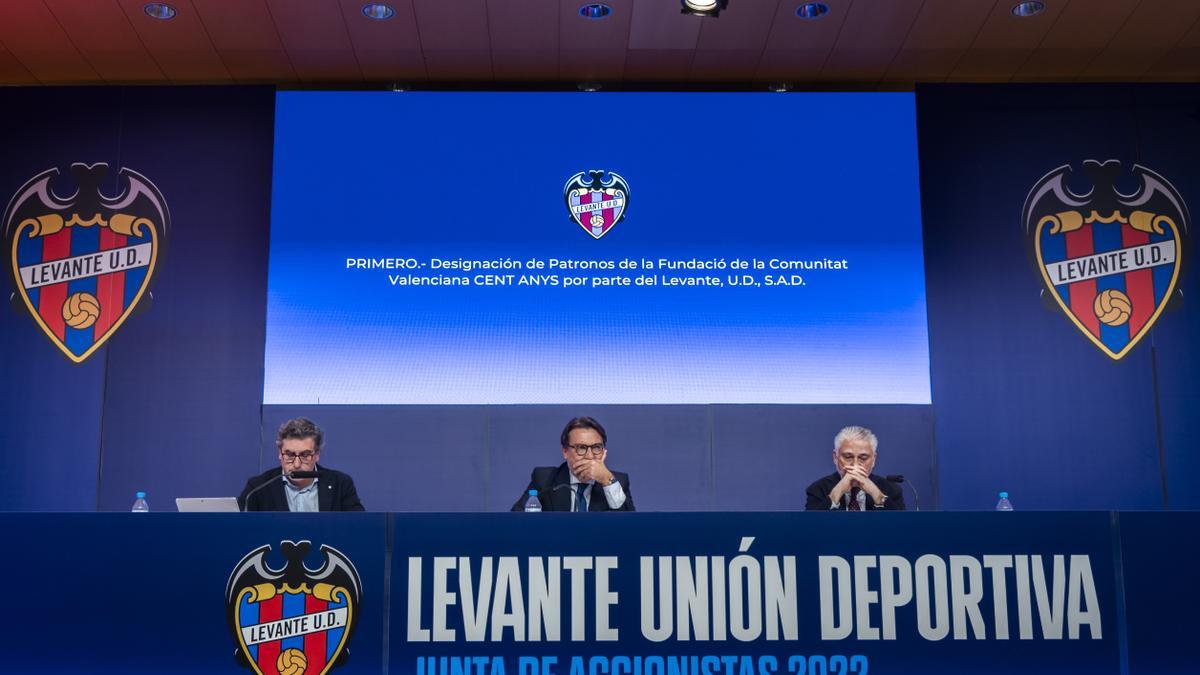 La Junta General de Accionistas del Levante UD, en imágenes