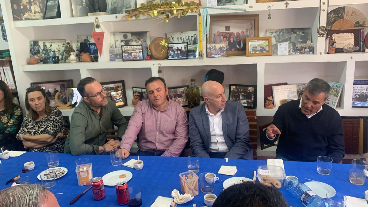 La tertulia es una de las características de esta reunión gastronómica