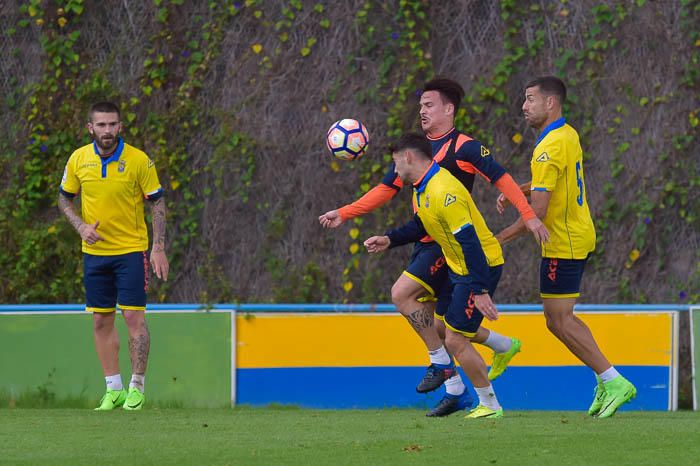 Entrenamiento de la UD Las Palmas, en Barranco ...