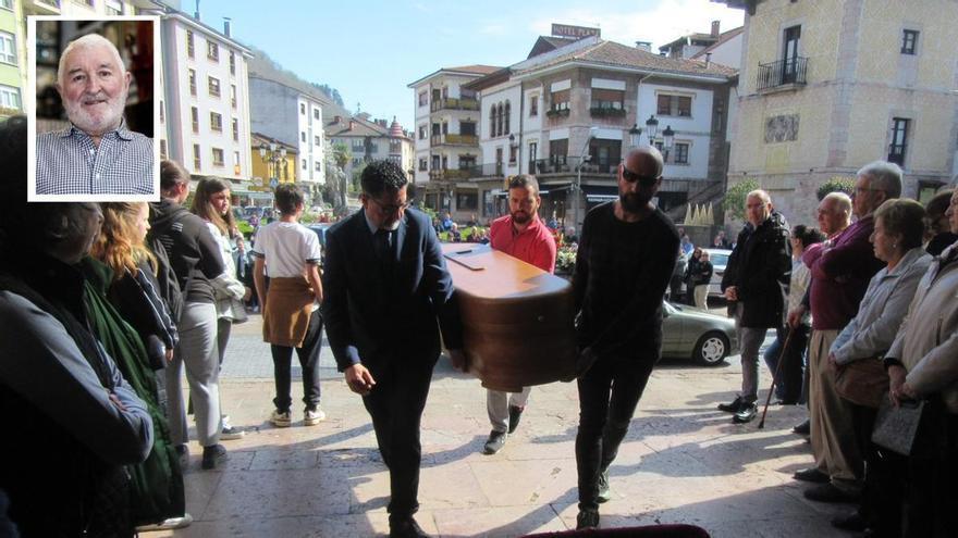 Cangas de Onís despide con una atronadora ovación a &quot;Celso, el de la Sifonería&quot;, ejemplo de &quot;bondad, alegría, entrega y capacidad&quot;