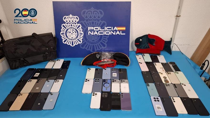 Recuperan 56 teléfonos móviles robados durante el Carnaval de Tenerife y detienen a dos hombres
