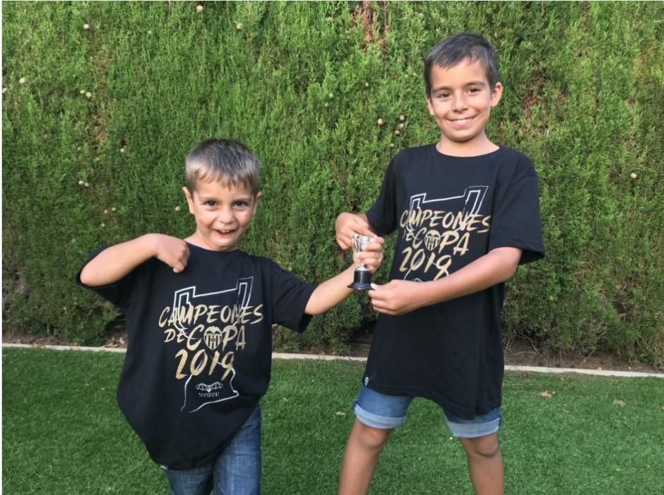 ANDRÉS y ARTURO Felices con la Copa