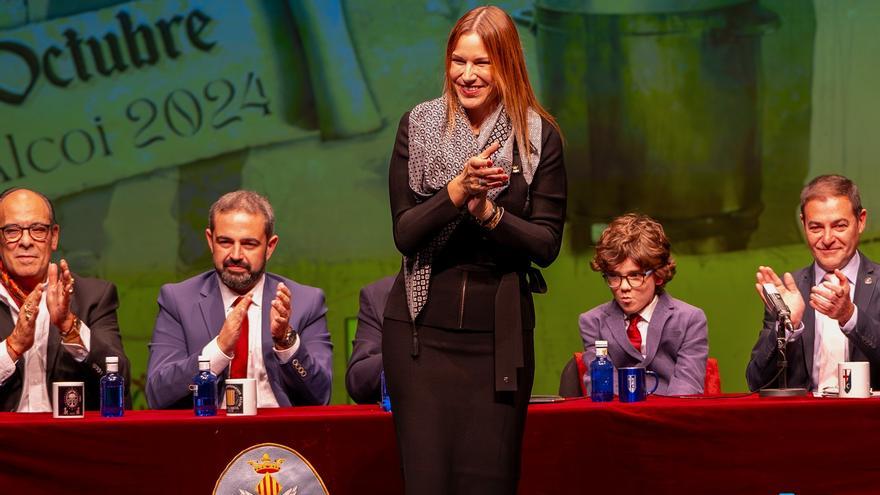 La integración de la mujer en las Fiestas de Alcoy da dos pasos de gigante