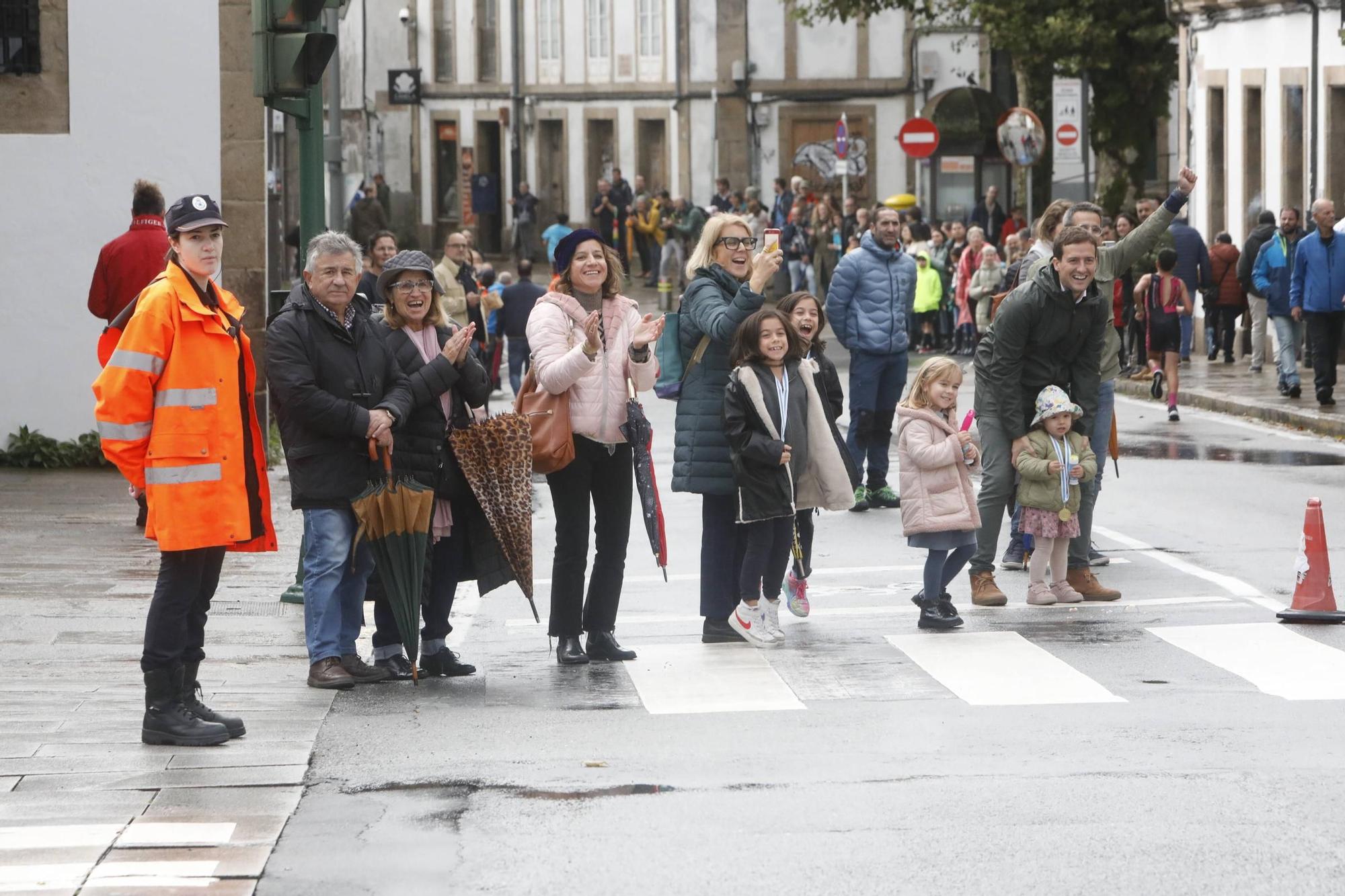 FOTOGALERÍA | Ambiente nas rúas de Santiago durante a 44ª Carreira Popular Pedestre