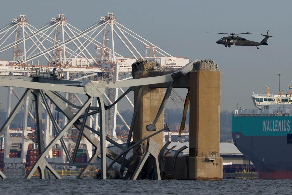 Un barco carguero  impacta contra el puente Francis Scott Key en Baltimore