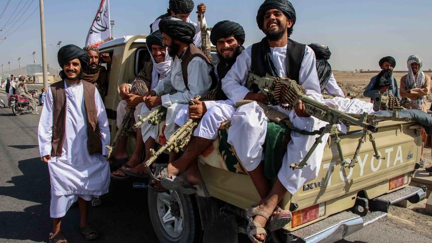 Dos muertos en Afganistán tiroteados por talibanes por poner música en una boda