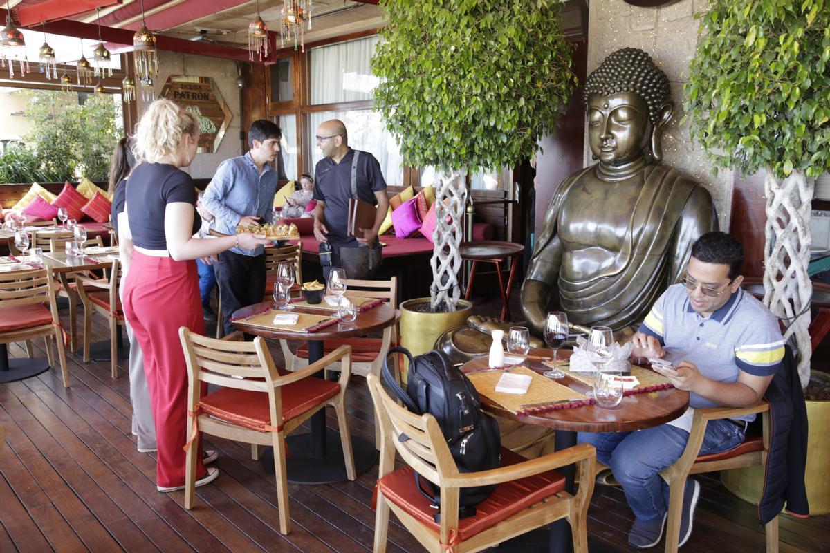 El restaurant club Carpe Diem reobre renovat després de la sanció de Colau