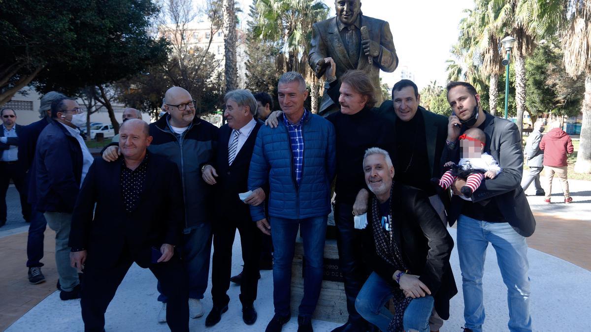 La estatua de Chiquito de la Calzada, inaugurada