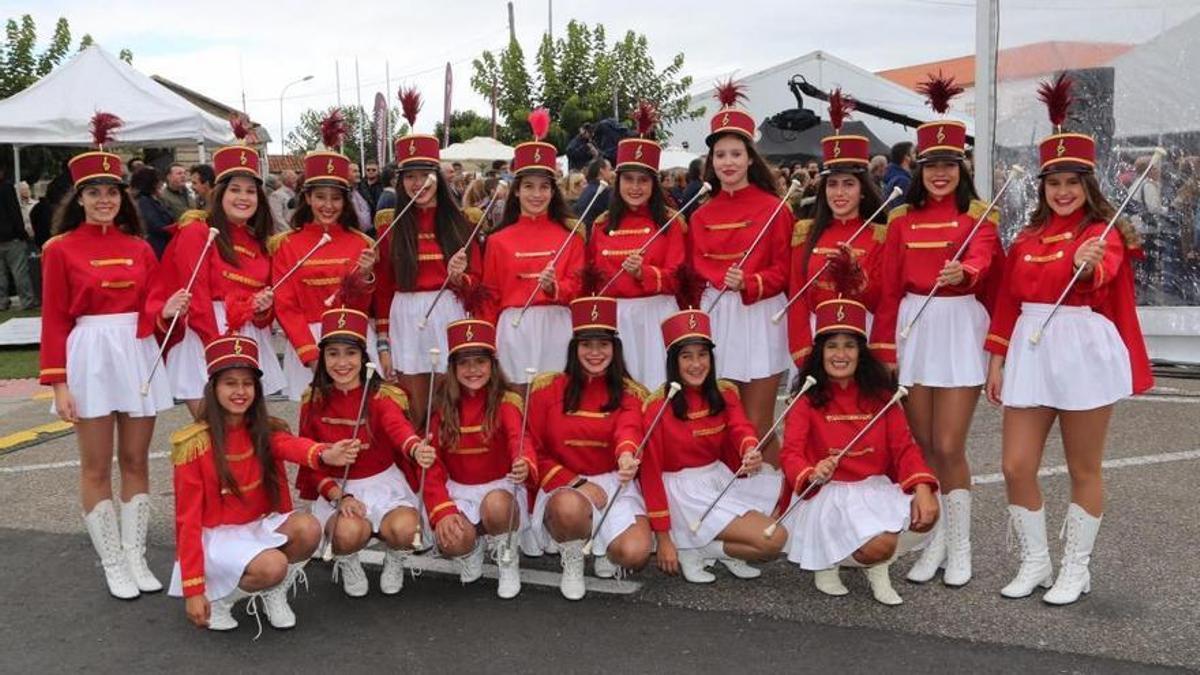 Imagen de archivo de las majorettes de O Grove.