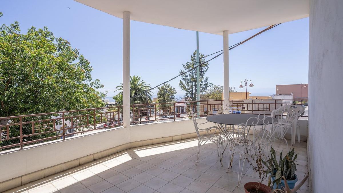 Una de las terrazas de la vivienda.
