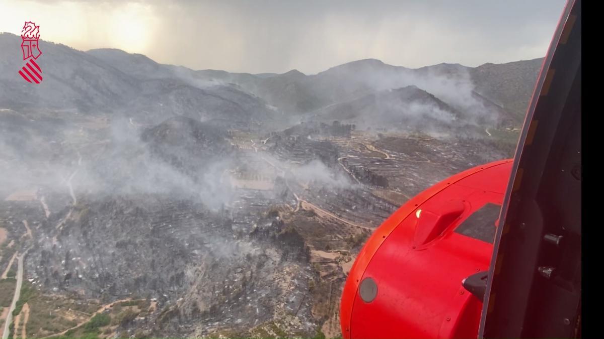 Así se ve desde el cielo el terreno afectado por el incendio de Azuébar