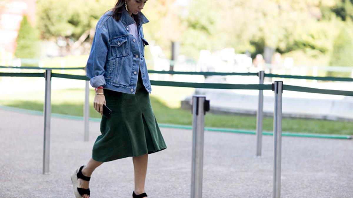 Faldas midi: París streetstyle