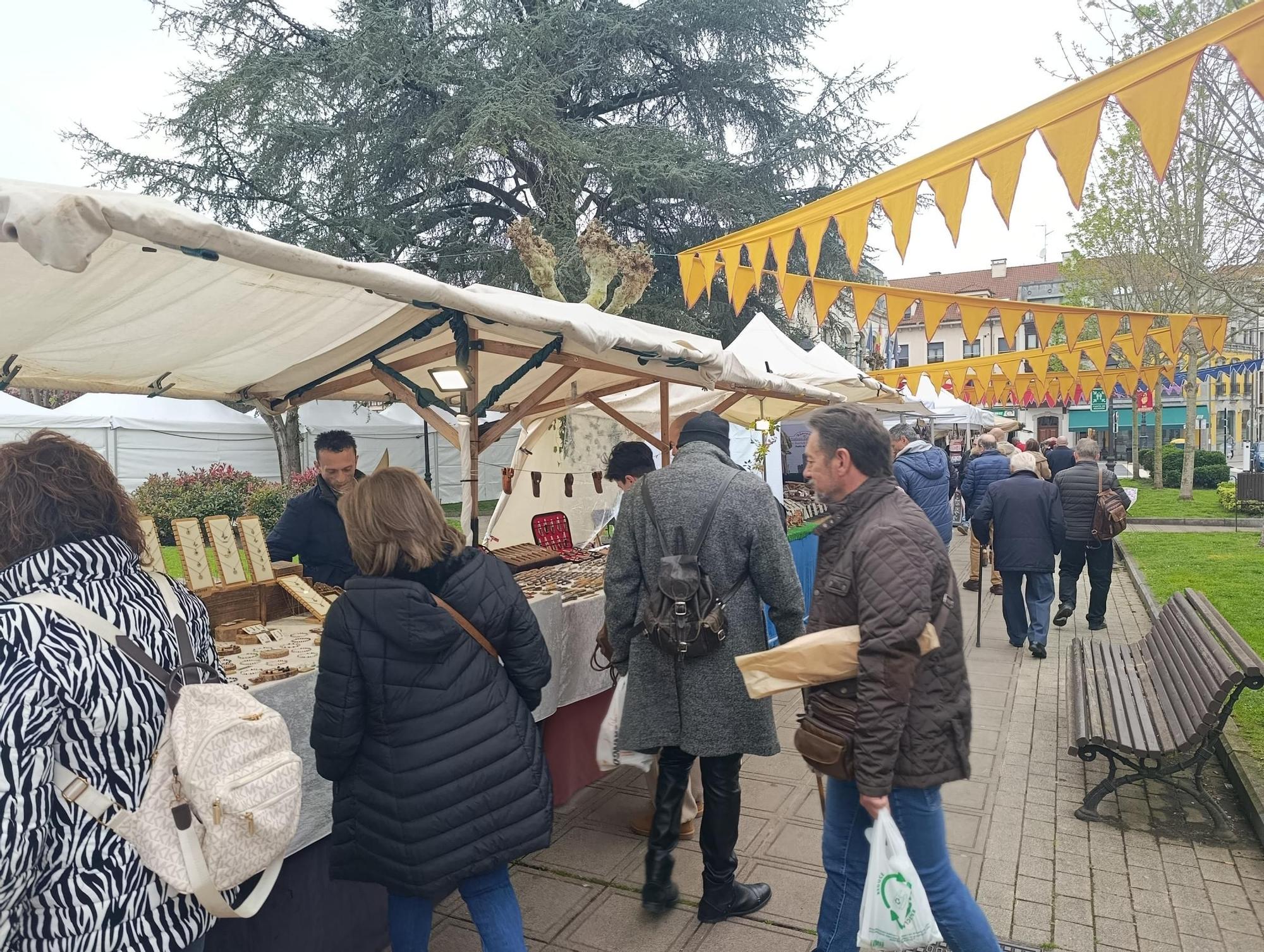 La Pola se llena de Güevos Pintos
