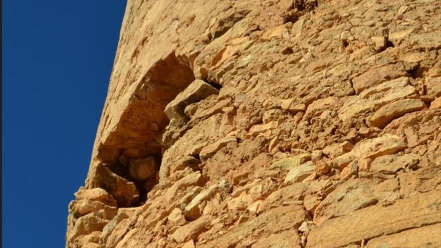 Denuncian ante Patrimonio que la torre del Cap Blanc sufre un boquete en su parte superior