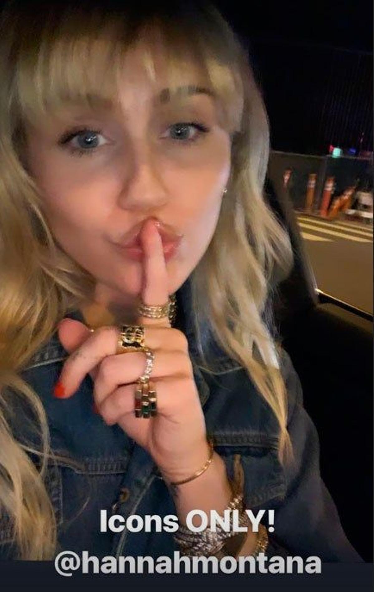 Miley Cyrus presumiento de Hannah Montana en Instagram