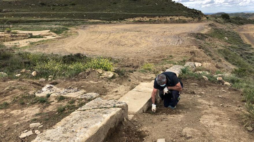 Los trabajos, que se desarrollarán hasta finales de julio, han comenzado por la muralla septentrional de la ciudad.