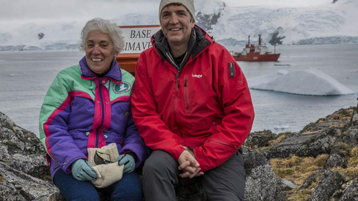 La Caleta Cierva y el Hespérides, detrás de nosotros