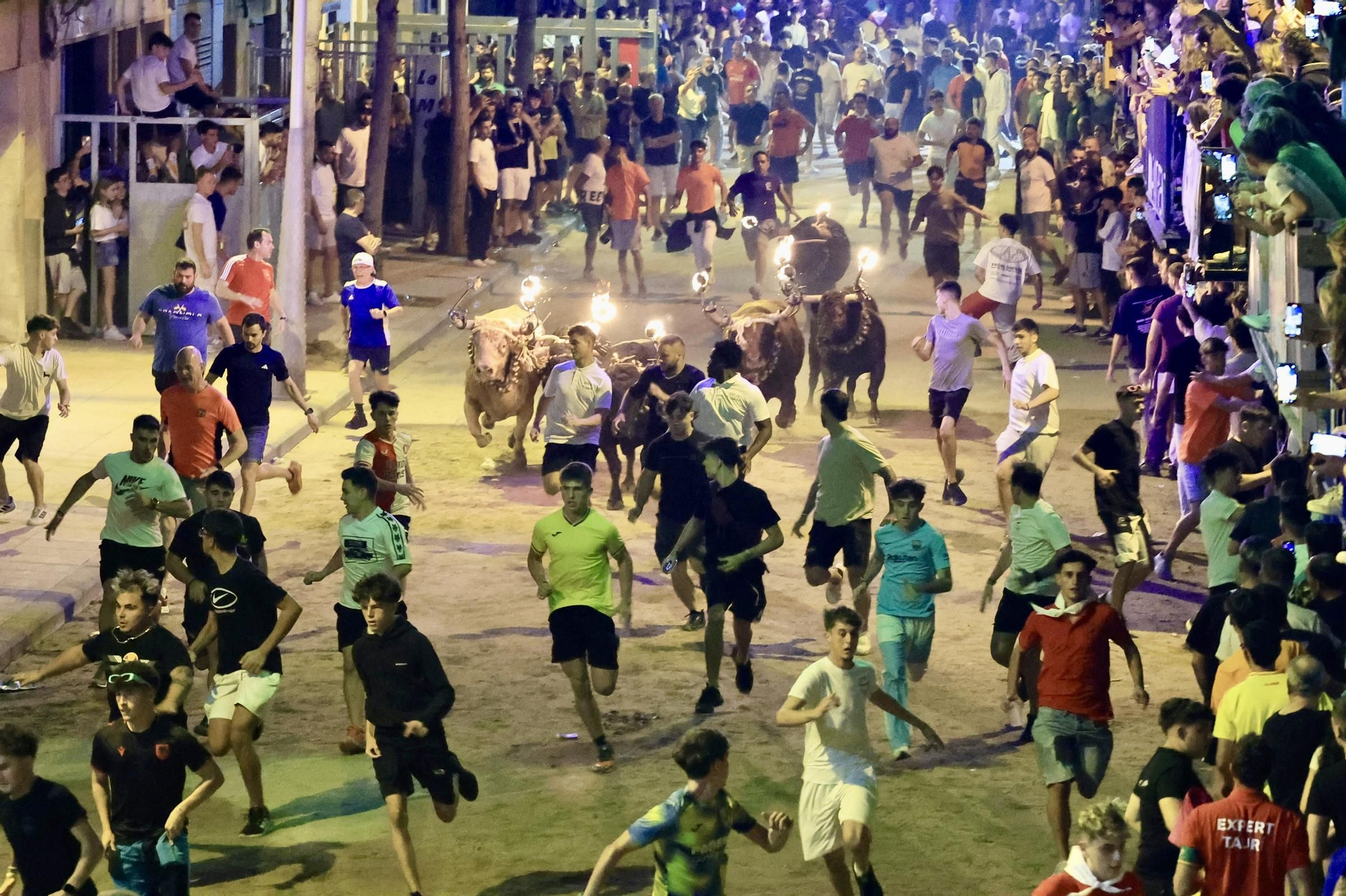 Galería de fotos: Vila-real vibra con toros y el encierro de embolados en el miércoles de fiestas