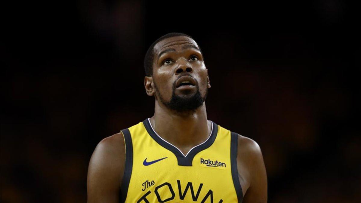 Durant verá los dos primeros partidos de la final desde el banquillo