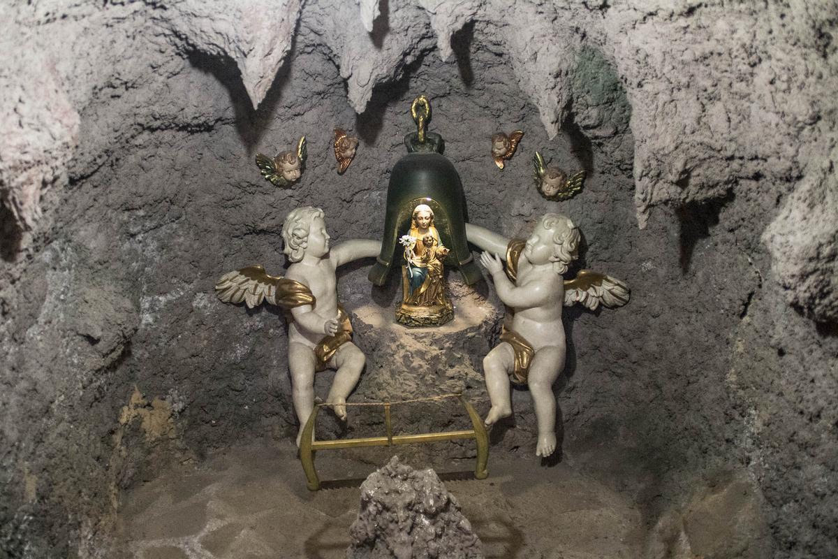 Cuenta la historia que la imagen se encontró en la Cueva del Hallazgo, donde se edificó el actual santuario