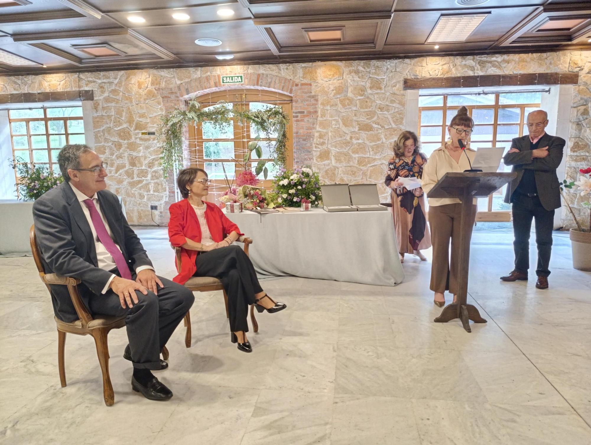 Emotivo y multitudinario homenaje a los sanitarios de Villabona