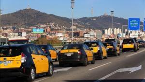 Marcha lenta de taxistas el pasado enero en Barcelona.