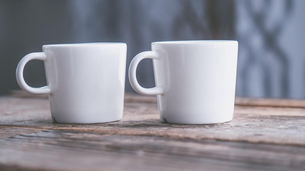 La prueba de la taza de café que puede arruinarte una entrevista de trabajo