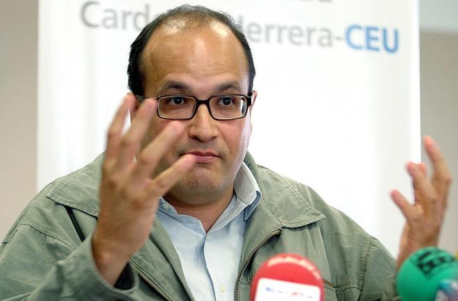 Marruecos detiene al periodista disidente Alí Lmrabet tras haber viajado desde Barcelona