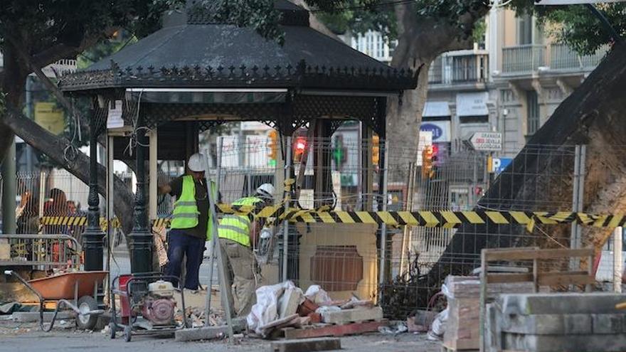 Los trabajos de construcción del metro en la Alameda han cortado el lateral norte.