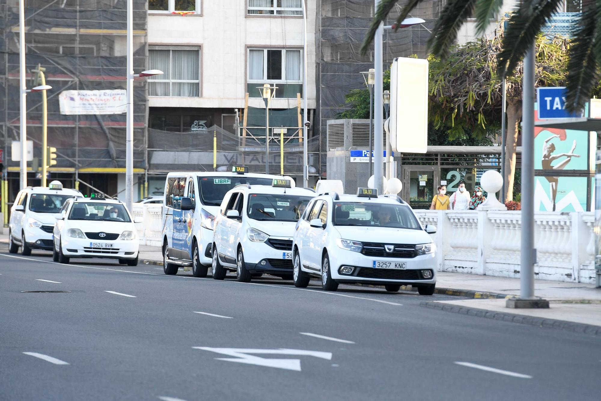 Huelga de guaguas y taxis en la capital grancanaria