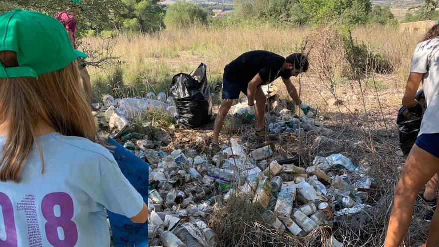 Jornada de limpieza en el Puig de Sant Miquel de Montuïri