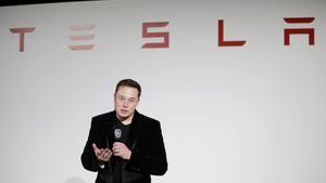 FILE - In a Sept. 29, 2015, file photo, Elon Musk, CEO of Tesla Motors Inc., talks about the Model X car at the company’s headquarters, in Fremont, Calif.  Unable to string together profitable quarters, electric car and solar cell maker Tesla Inc. reported a loss for the last three months of 2016. (AP Photo/Marcio Jose Sanchez, File)