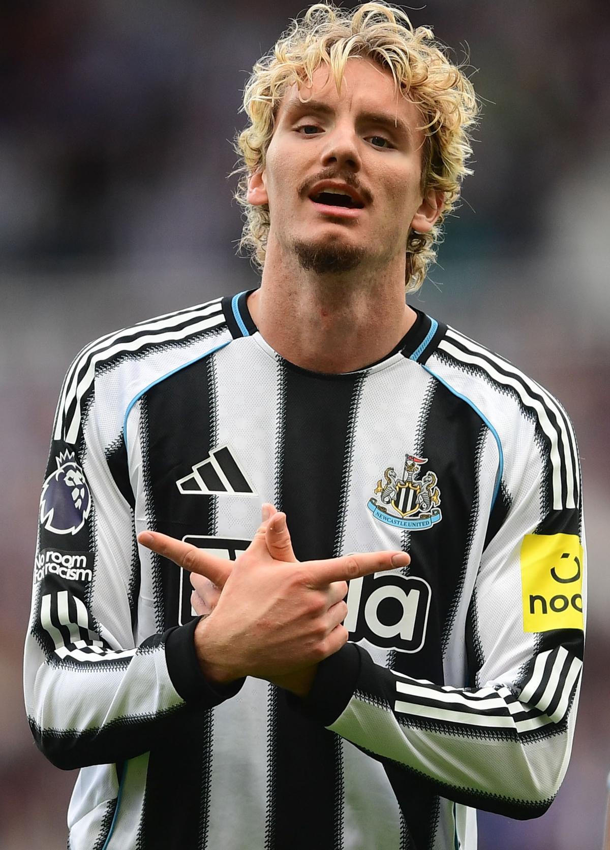 Nick Woltemade celebra su tanto ante el Wolves