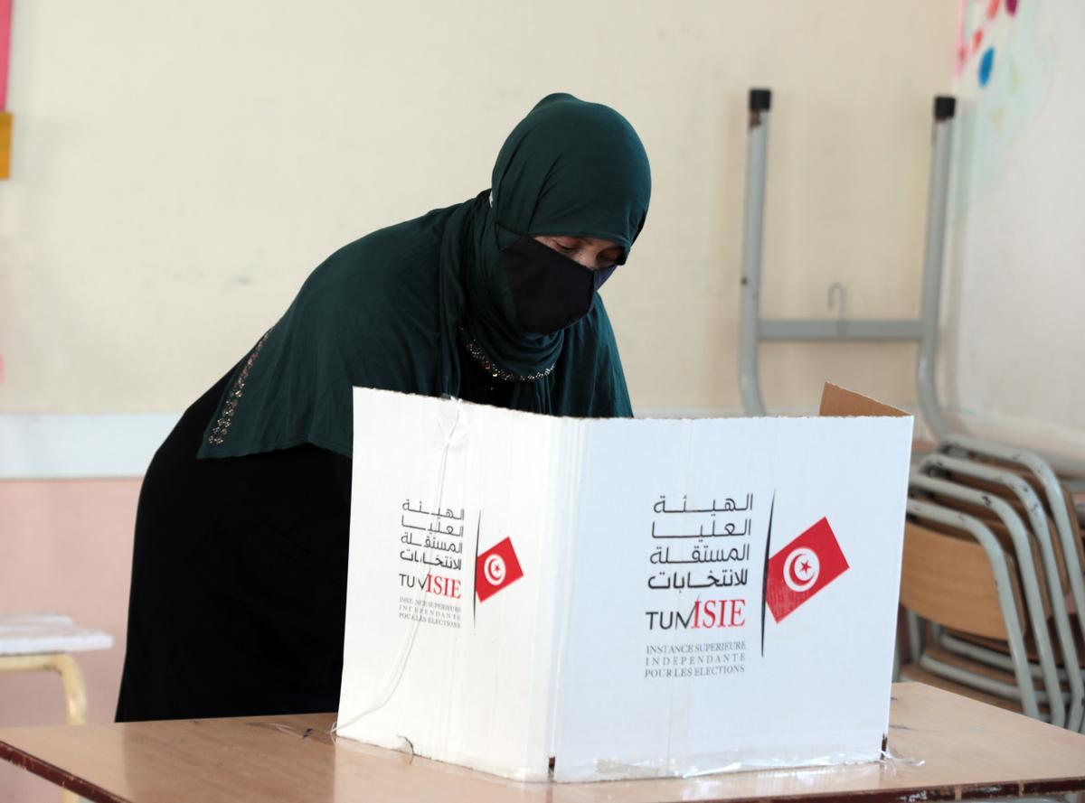 Túnez vota una nueva constitución en el primer referendo de su historia