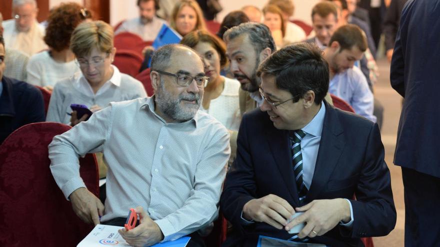 Alfons Cornella y Fernando Mazón, en el Foro de Nueva Economía, Nueva Empresa, en la capital grancanaria.