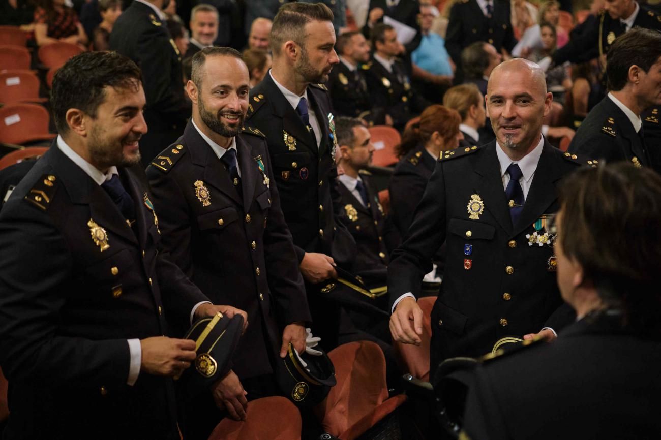 Acto Institucional de la Policía Nacional en el Teatro Guimerá