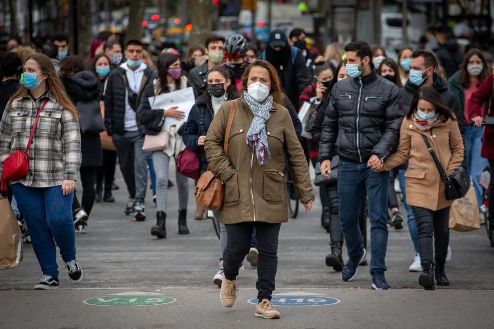 Gran afluència de persones al centre de Barcelona