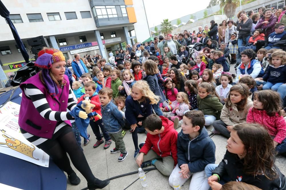 Música, cuentacuentos, pasacalles, teatro, talleres o mercadillos infantiles tuvieron lugar hoy en Navia y se repetirán mañana