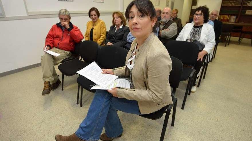 Ainhoa Fervenza, en primer término, en una asamblea del PSOE local.  // Gustavo Santos