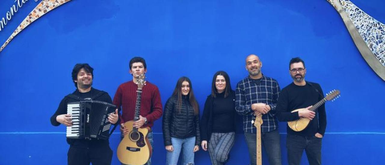 El grupo «Jeunesse IV Do Sóis», con la voz de la vallera Elena Grau (tercera por la derecha). | LEVANTE-EMV